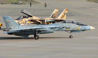 معنی اعداد و حروفی که روی هواپیما نوشته شده است